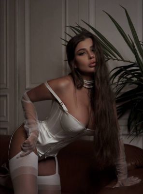 Алина, 24 лет - госпожа со страпоном